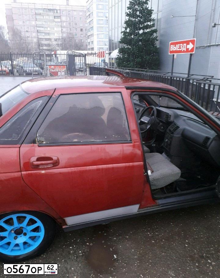 Фото автомобиля LADA 2110, 1999 — госномер О567ОР62. Цвет: СЕРЕБ. КРАСНЫЙ