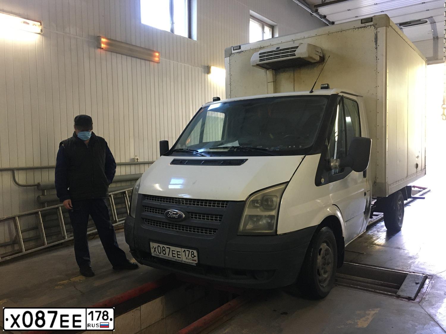 Фото автомобиля FORD TRANSIT, 2012 — госномер Х087ЕЕ178. Цвет: Белый
