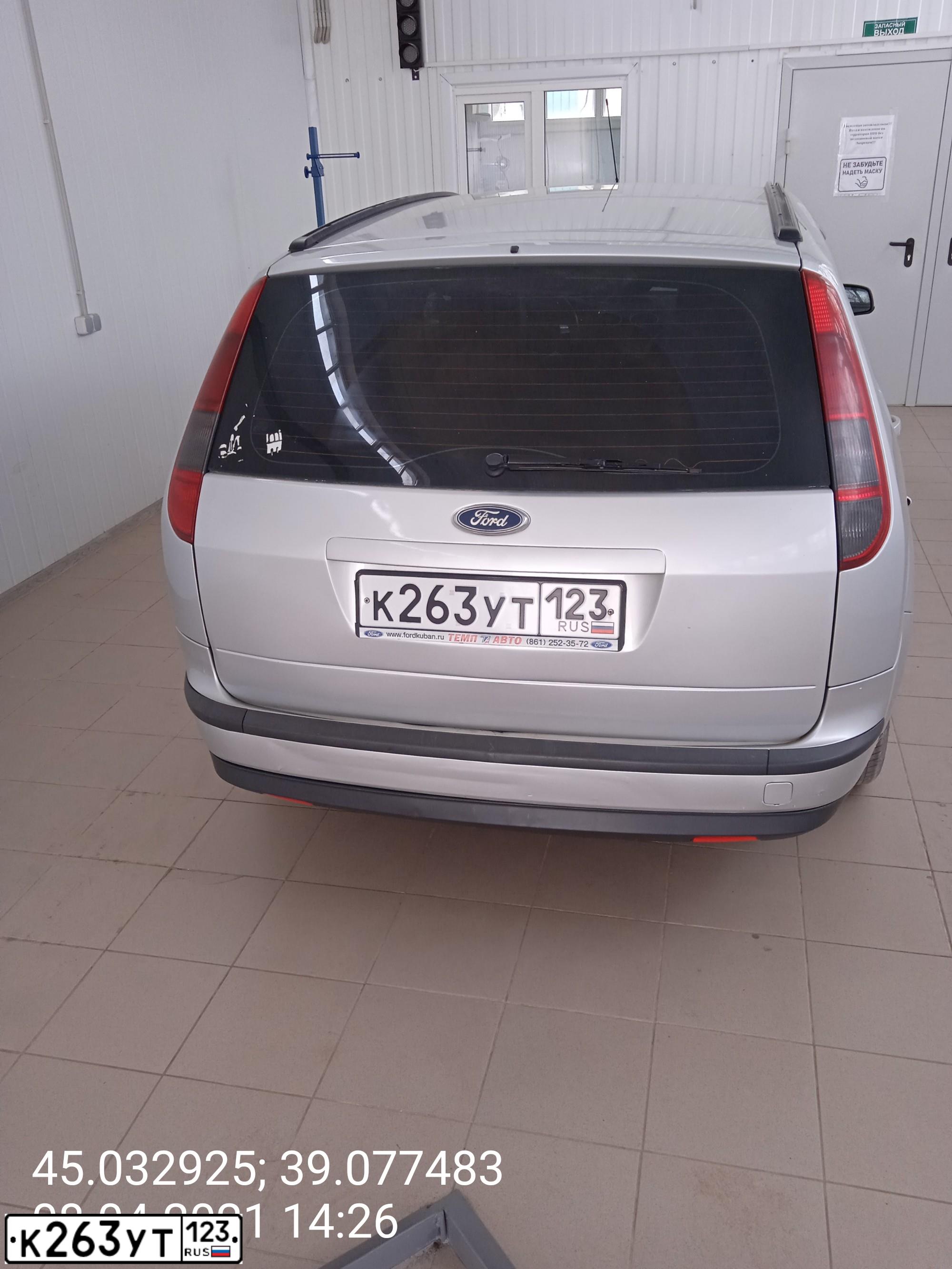 Фото автомобиля FORD FOCUS, 2006 — госномер К263УТ123. Цвет: серебристый