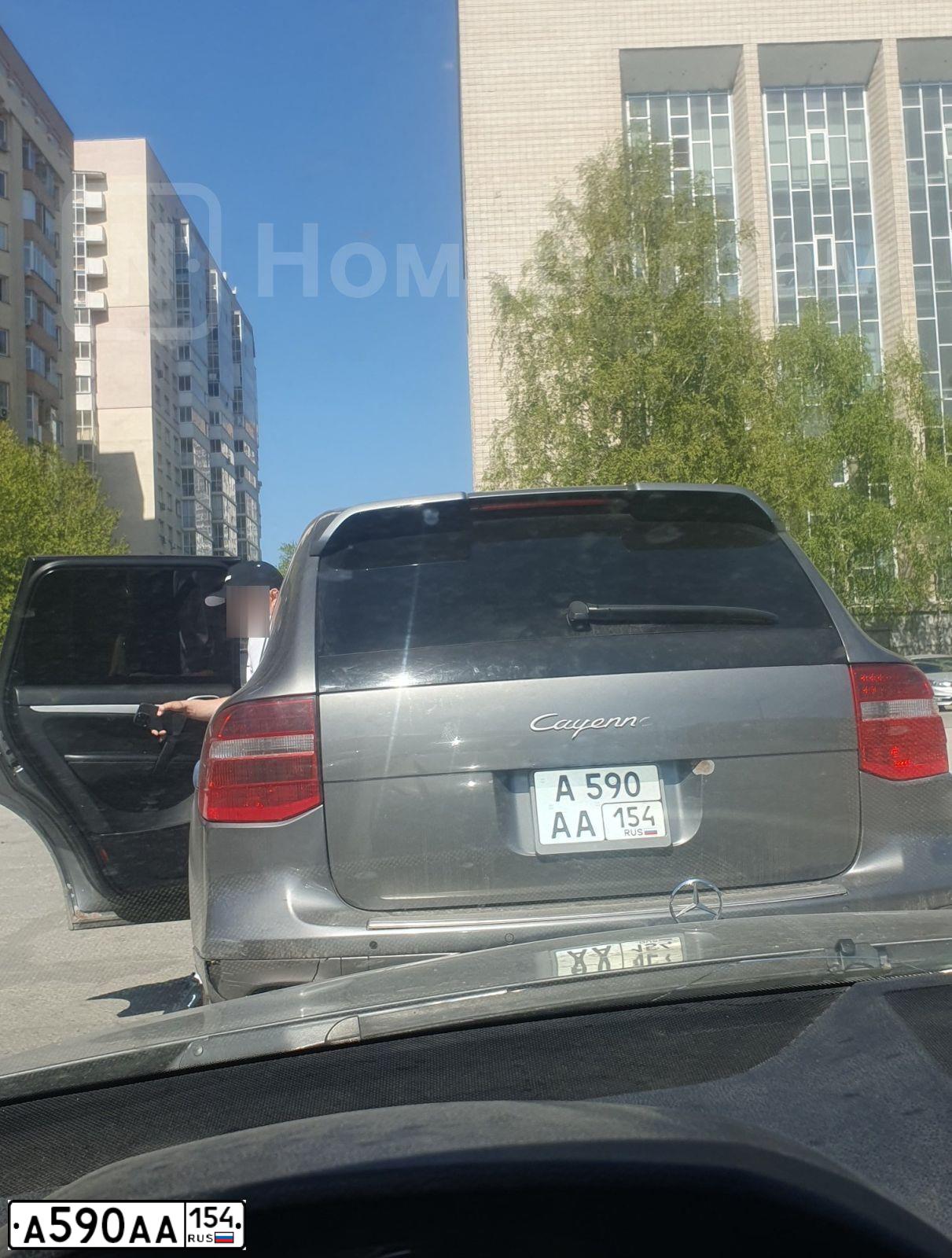 Фото автомобиля BMW X5, 2005 — госномер Е127АВ122. Цвет: ЧЕРНЫЙ