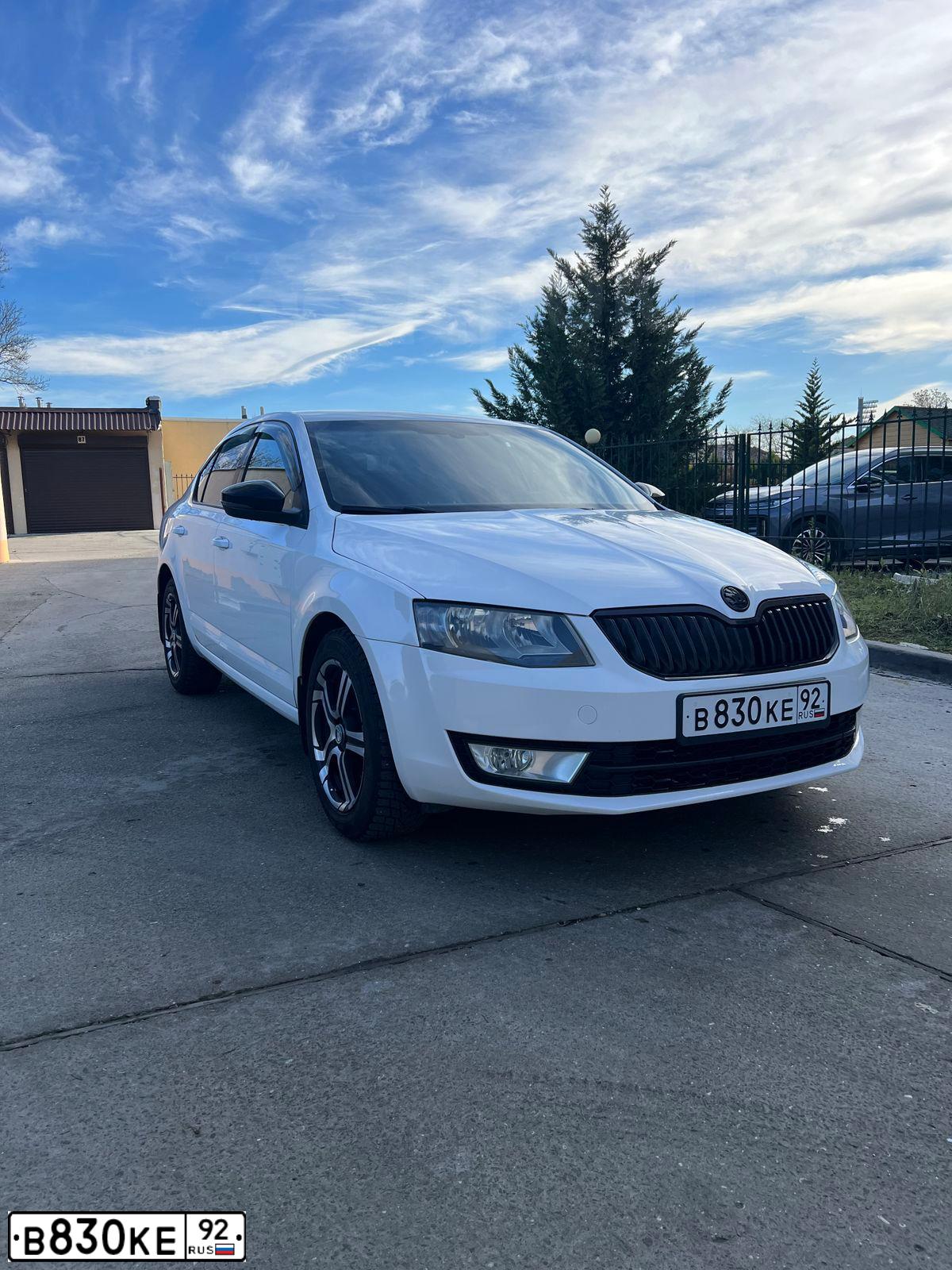 Фото автомобиля SKODA OCTAVIA, 2013 — госномер В830КЕ92. Цвет: Белый