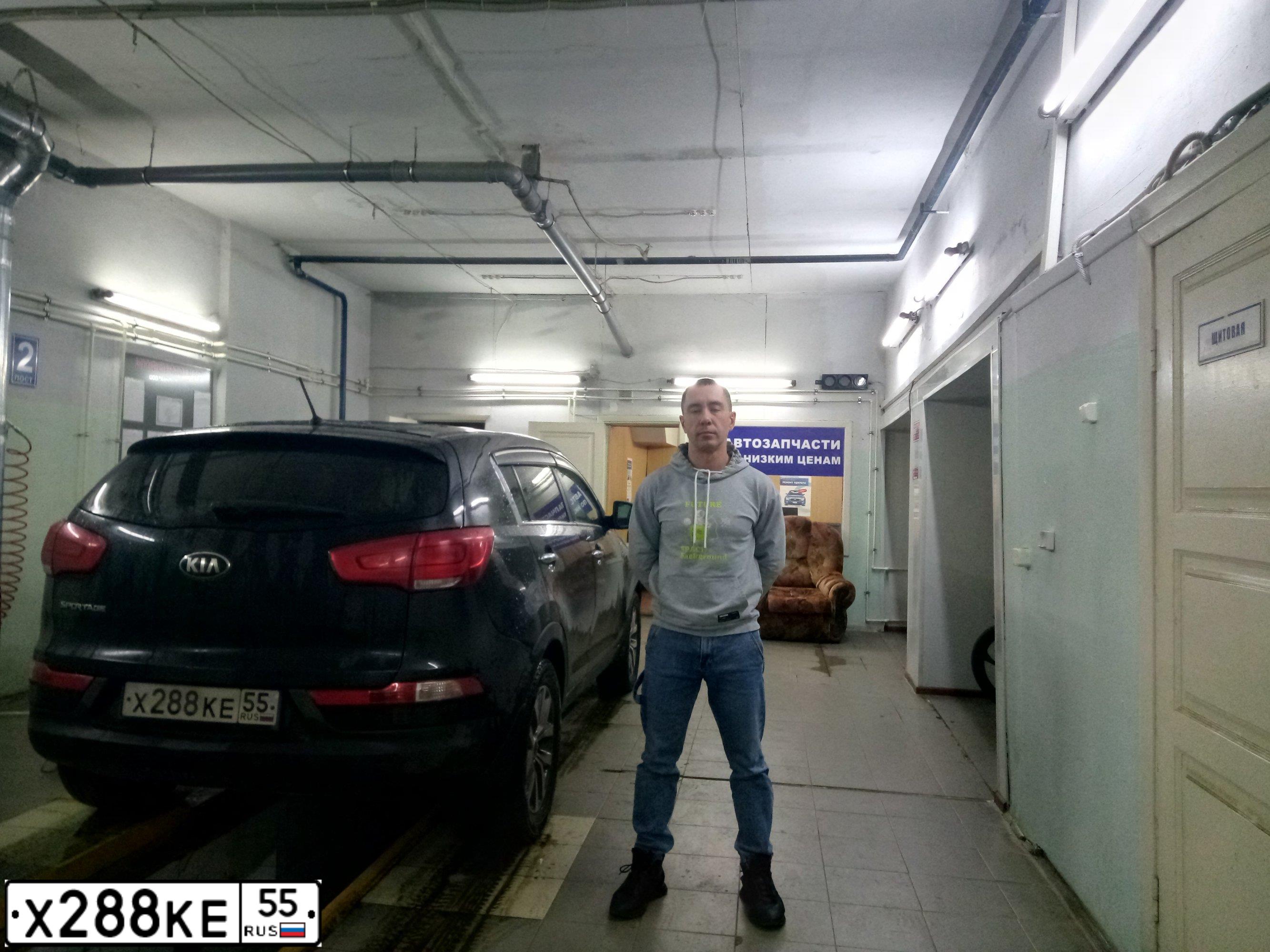 Фото автомобиля KIA SPORTAGE, 2015 — госномер Х288КЕ55. Цвет: ЧЕРНЫЙ ПЕРЛАМУТР