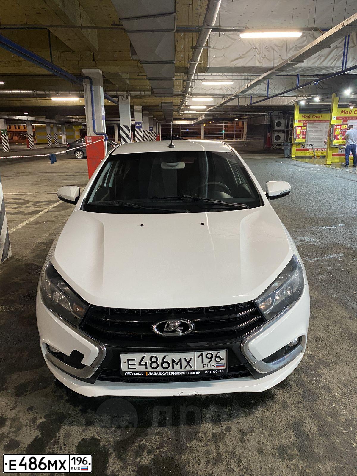 Фото автомобиля LADA VESTA, 2016 — госномер У693АТ774. Цвет: Белый