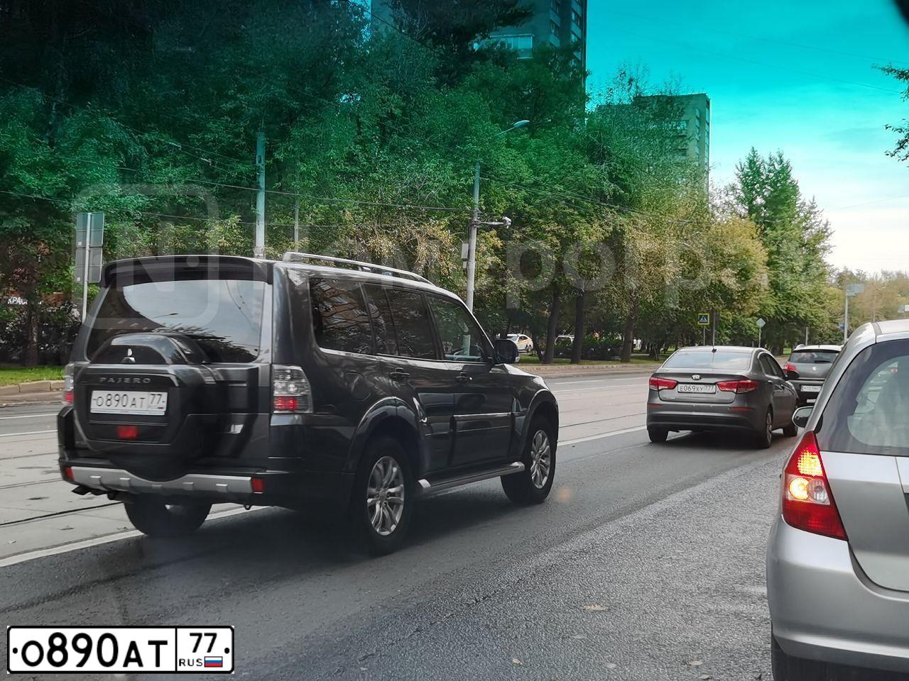 Фото автомобиля MITSUBISHI PAJERO, 2015 — госномер М716АА774. Цвет: СЕРЫЙ