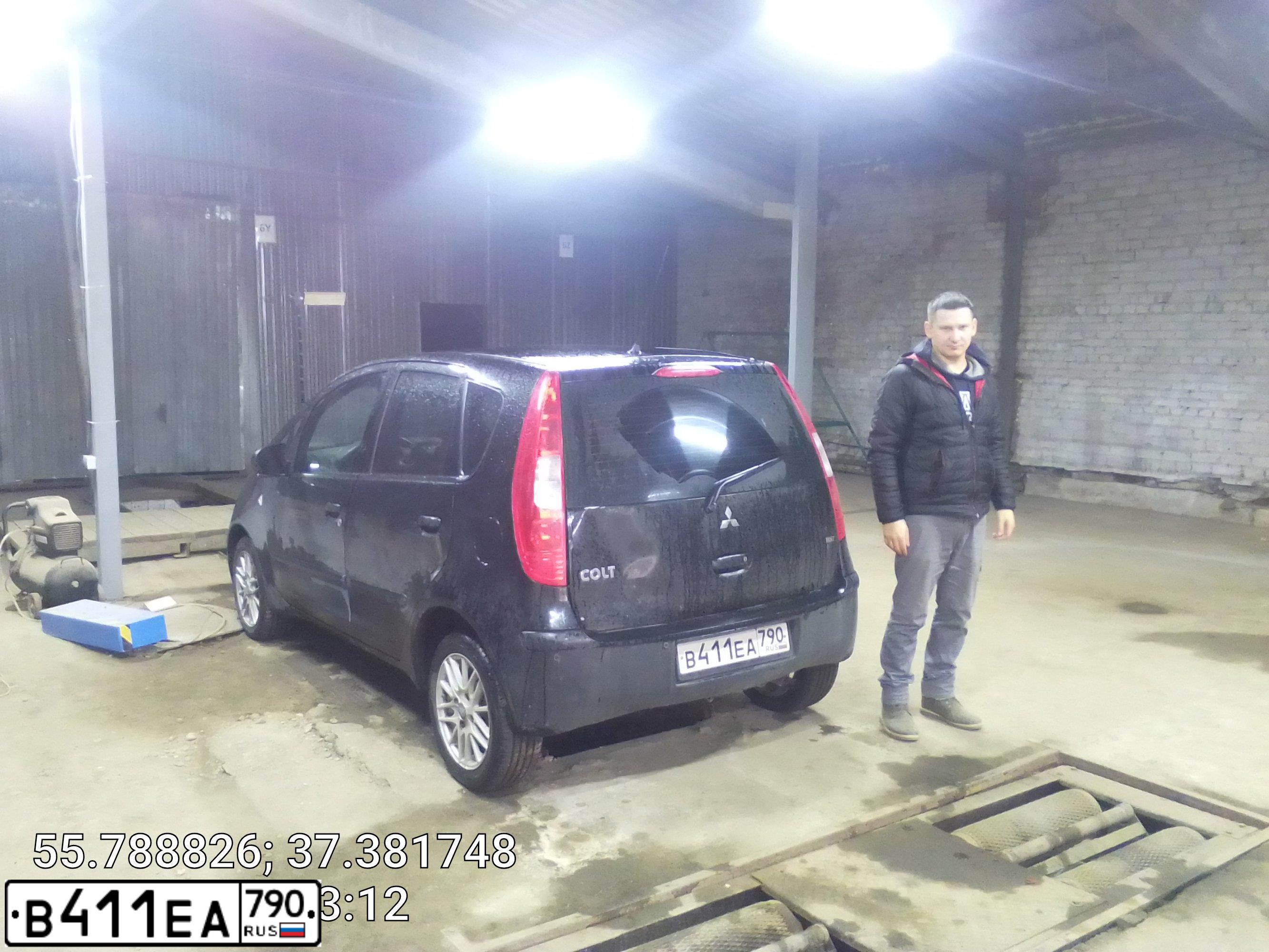 Фото автомобиля MITSUBISHI COLT, 2005 — госномер Р595АВ177. Цвет: ЧЕРНЫЙ