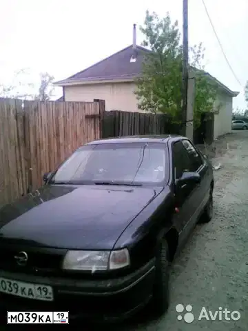 Фото автомобиля OPEL VECTRA, 1994 — госномер М055ВС124. Цвет: СЕРЫЙ