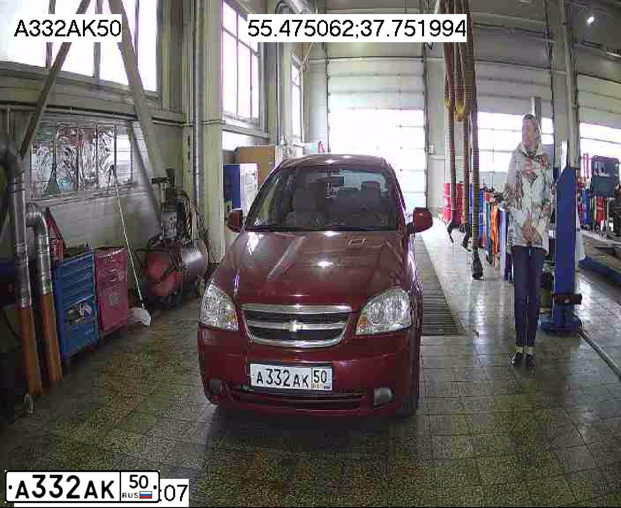 Фото автомобиля CHEVROLET LACETTI, 2012 — госномер А332АК50. Цвет: КРАСНЫЙ
