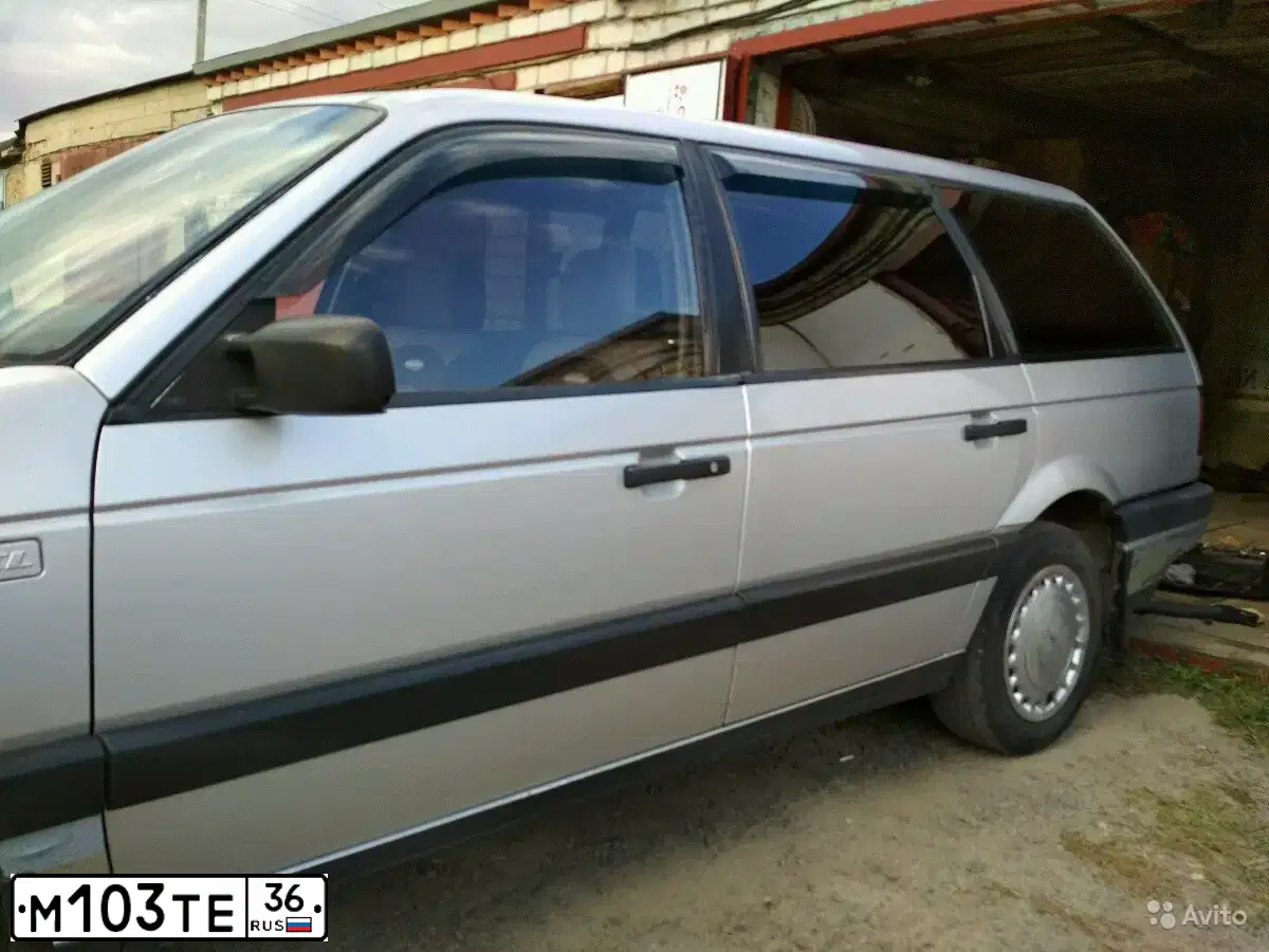 Фото автомобиля VOLKSWAGEN PASSAT, 1991 — госномер А799МТ61. Цвет: Серебристый