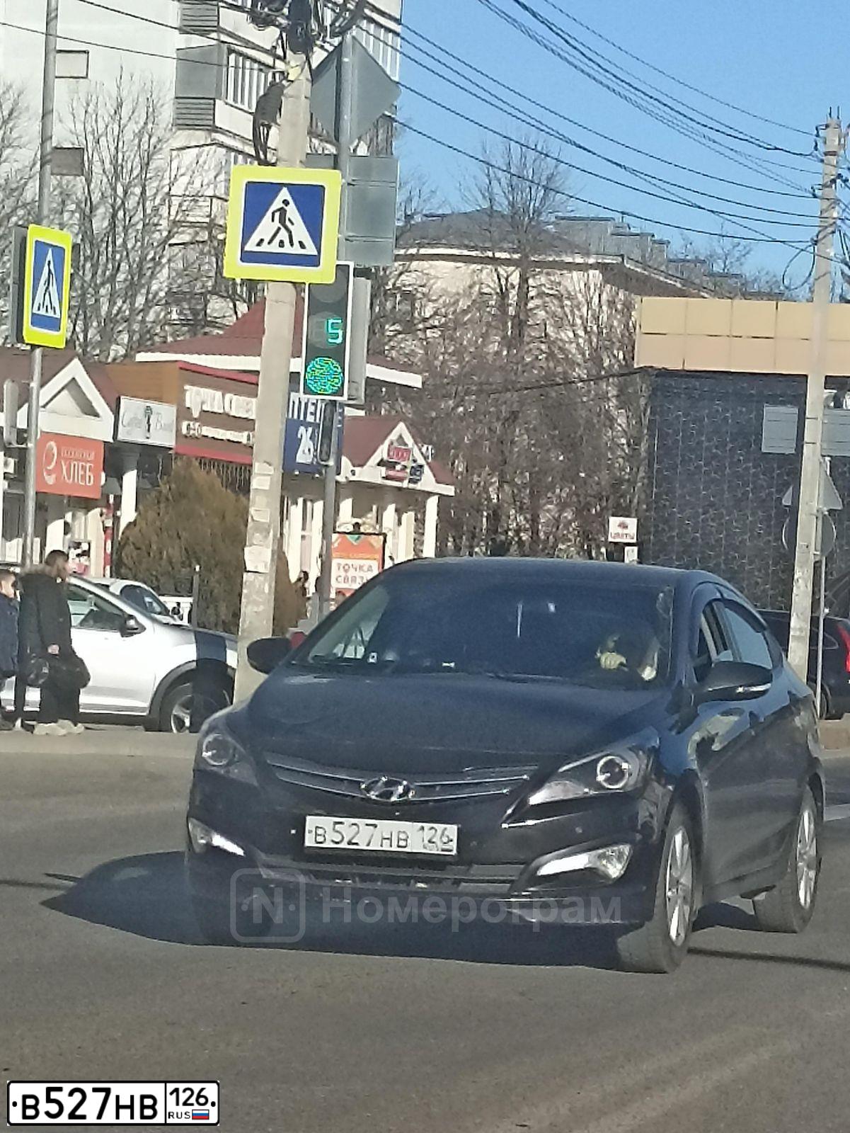 Фото автомобиля HYUNDAI SOLARIS, 2016 — госномер С930ВН126. Цвет: ЧЕРНЫЙ
