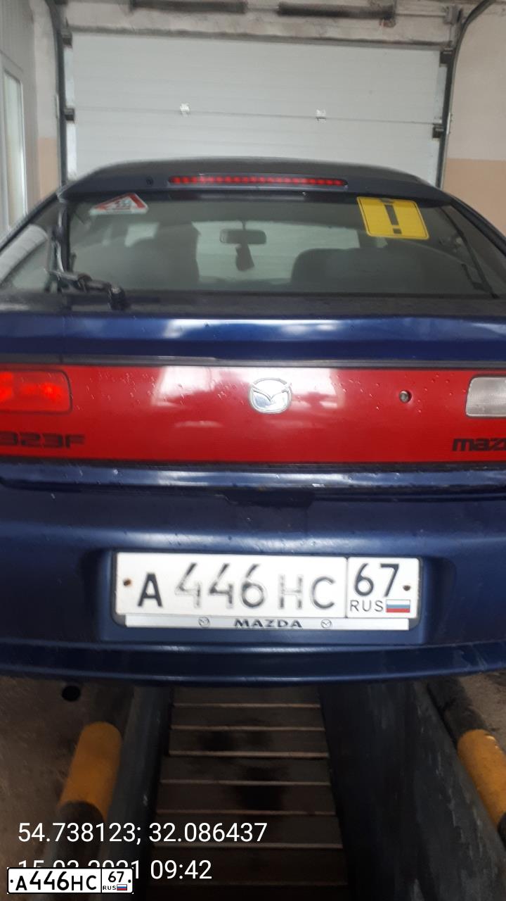 Фото автомобиля MAZDA 323, 1997 — госномер А446НС67. Цвет: синий