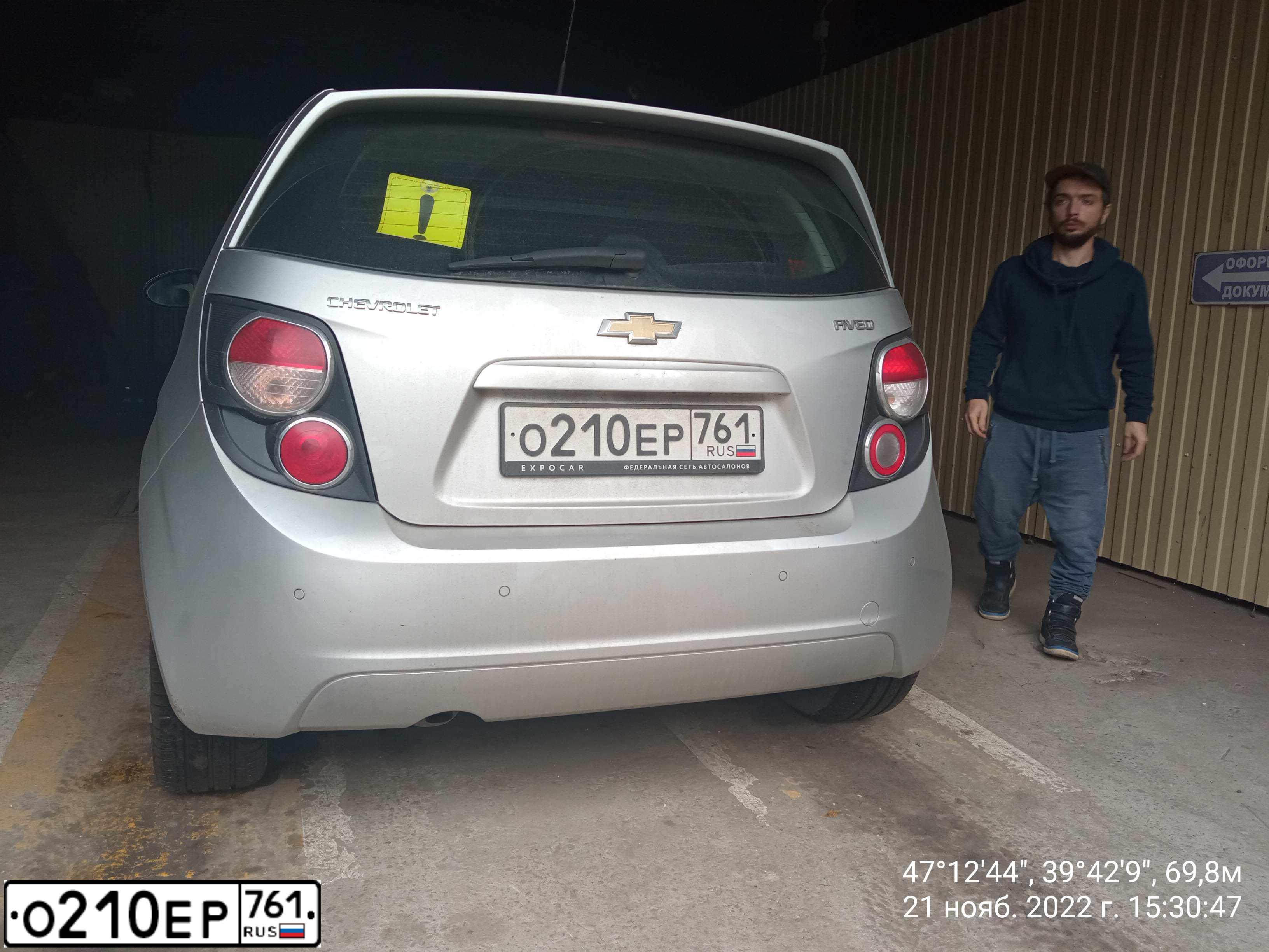Фото автомобиля CHEVROLET AVEO, 2012 — госномер О210ЕР761. Цвет: СЕРЕБРИСТЫЙ