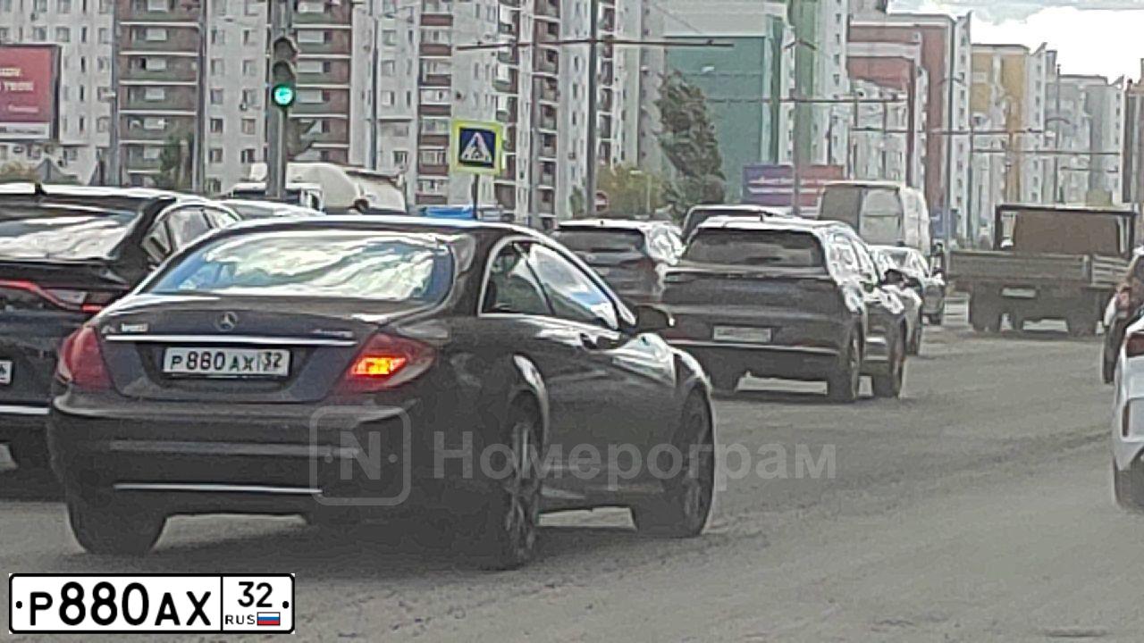 Фото автомобиля MERCEDES CL-KLASSE, 2009 — госномер Р880АХ32. Цвет: СЕРЫЙ