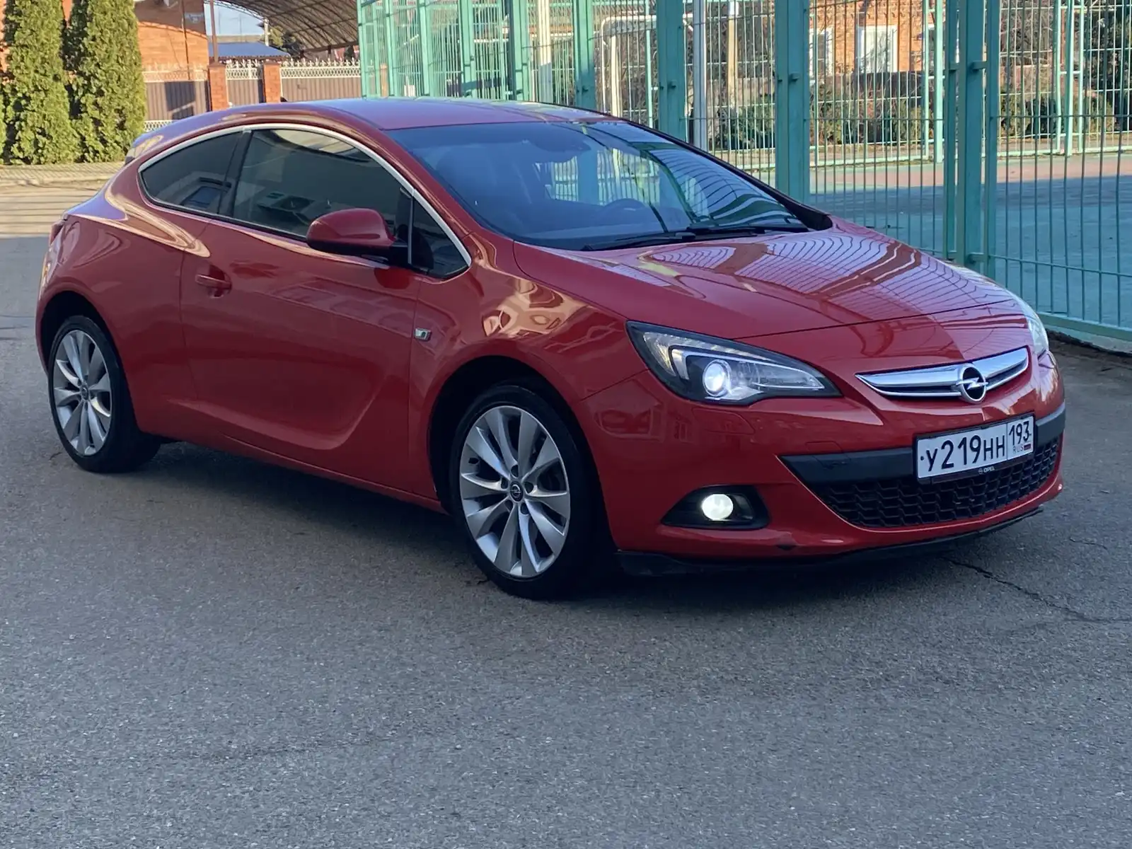 Фото автомобиля OPEL ASTRA, 2013 — госномер К105ТК123. Цвет: Красный