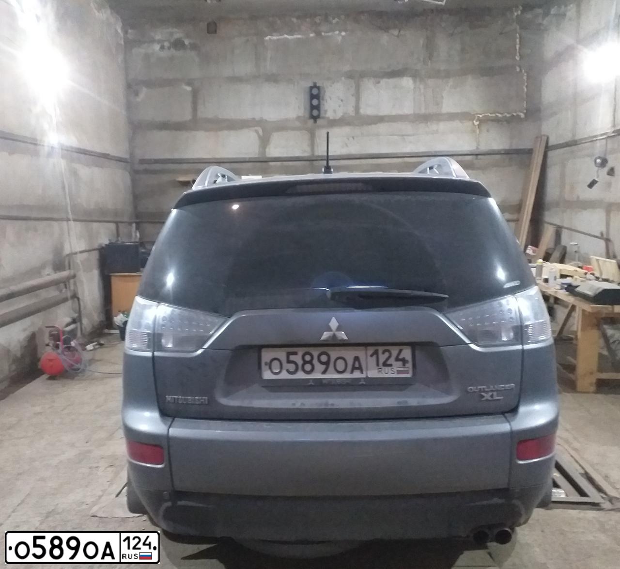 Фото автомобиля MITSUBISHI OUTLANDER, 2007 — госномер О589ОА124. Цвет: Серый