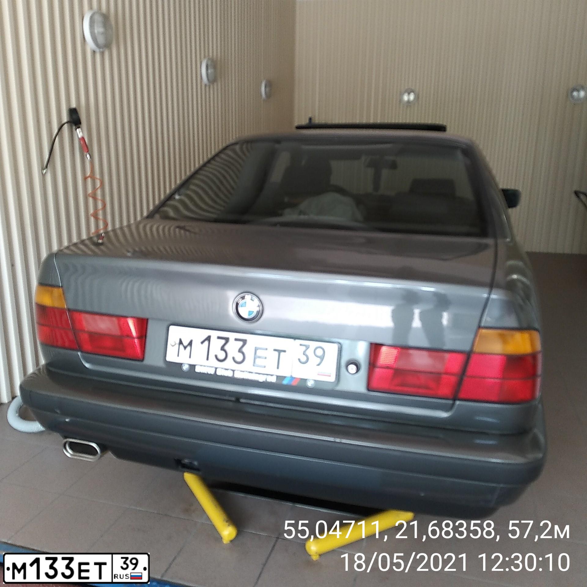 Фото автомобиля BMW SERIE 5, 1990 — госномер М133ЕТ39. Цвет: ТЕМНО-СЕРЫЙ