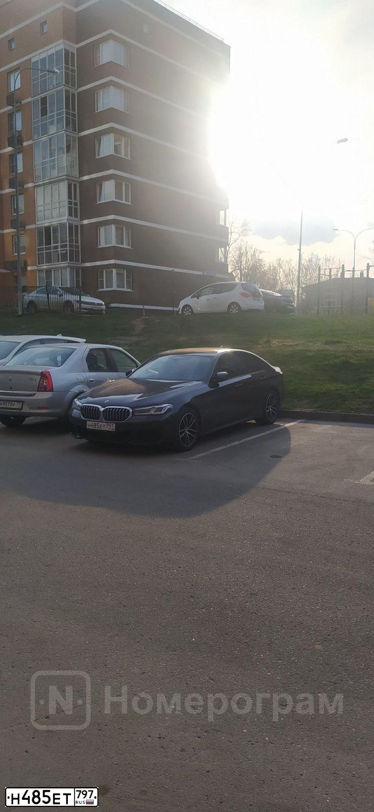 Фото автомобиля BMW 530I XDRIVE 11ВJ, 2021 — госномер Н485ЕТ797. Цвет: СЕРЫЙ