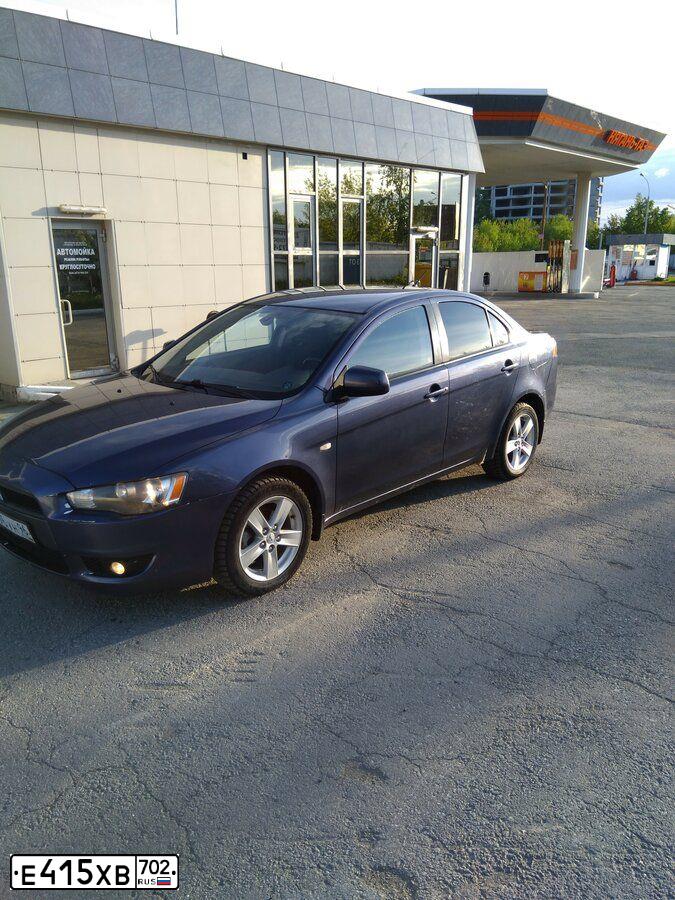 Фото автомобиля MITSUBISHI LANCER, 2008 — госномер К696УН96. Цвет: синий