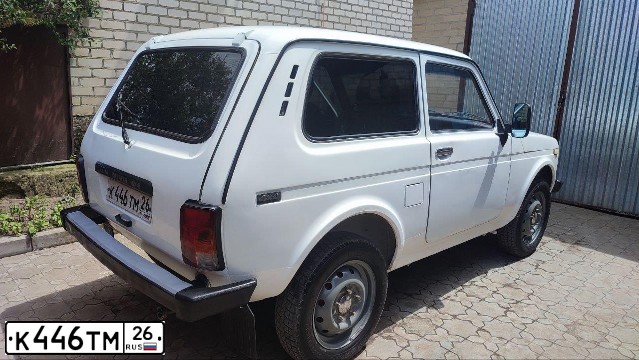 Фото автомобиля LADA NIVA, 2004 — госномер Н253ТВ126. Цвет: Белый