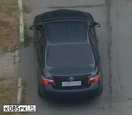 Фото автомобиля TOYOTA CAMRY, 2010 — госномер К085РК24. Цвет: СЕРЫЙ