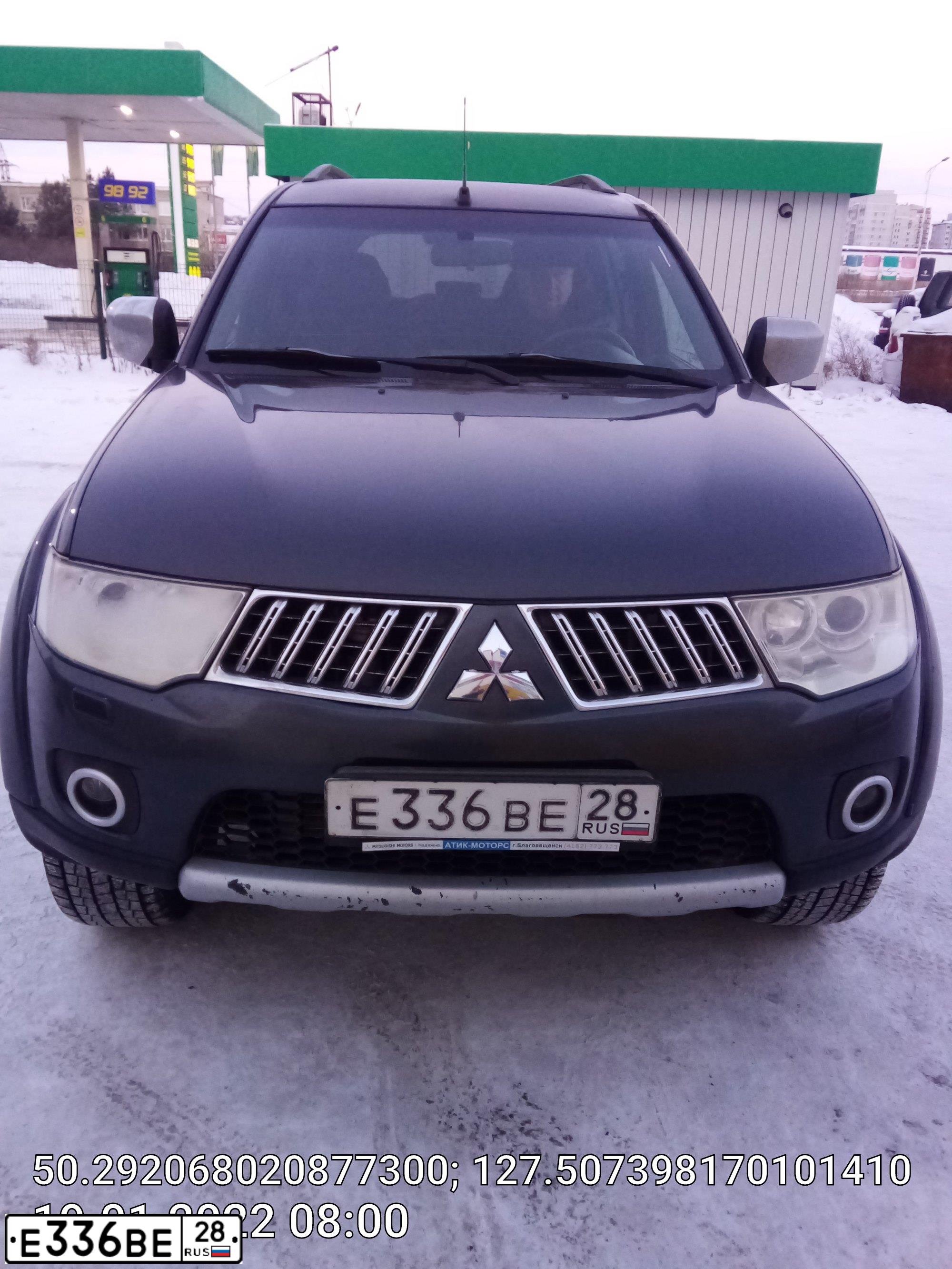 Фото автомобиля MITSUBISHI PAJERO SPORT, 2012 — госномер Е336ВЕ28. Цвет: СЕРЫЙ