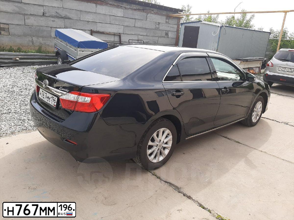 Фото автомобиля TOYOTA CAMRY, 2012 — госномер У363ЕН96. Цвет: темно-серый