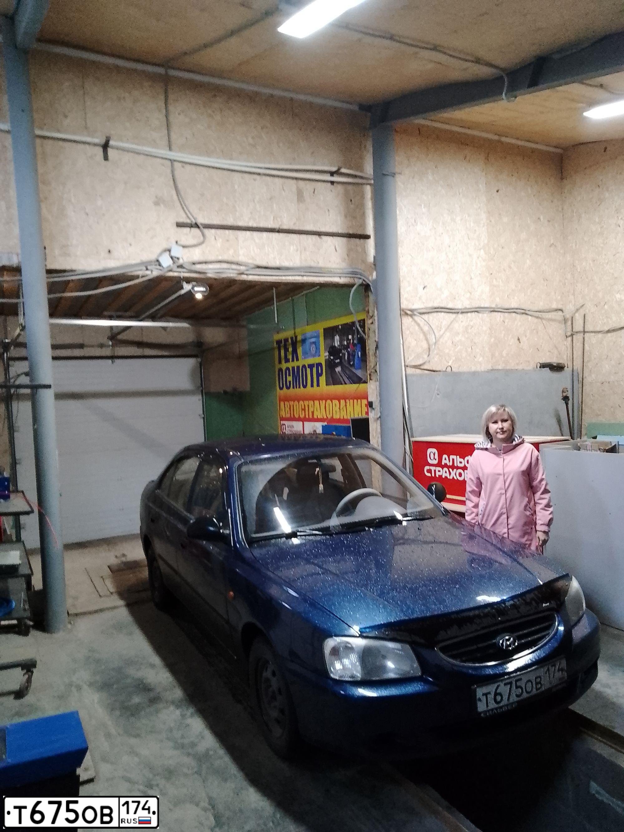 Фото автомобиля HYUNDAI ACCENT, 2011 — госномер М702АВ702. Цвет: СЕРЫЙ