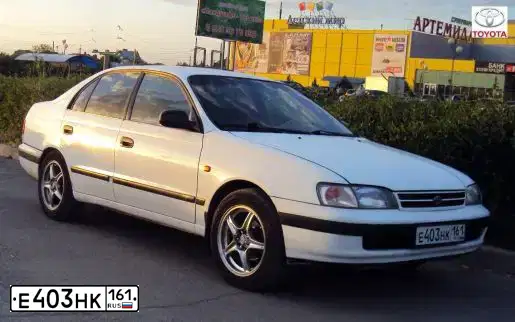 Фото автомобиля TOYOTA CARINA, 1995 — госномер Е403НК161. Цвет: Белый
