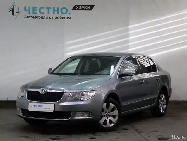 Фото автомобиля SKODA SUPERB, 2012 — госномер У738РУ799. Цвет: СЕРЫЙ