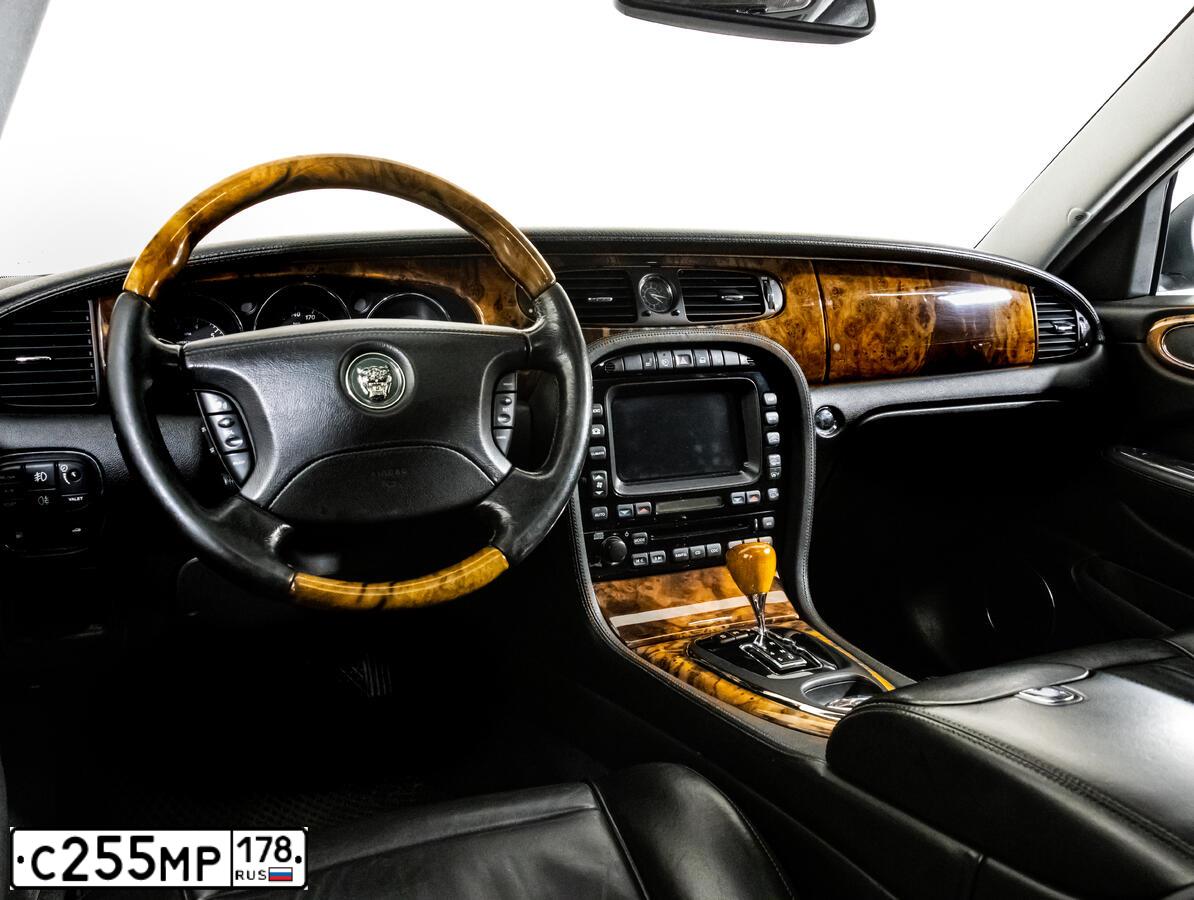 Фото автомобиля JAGUAR UNSPECIFIED, 2005 — госномер О777РР78. Цвет: ЧЕРНЫЙ