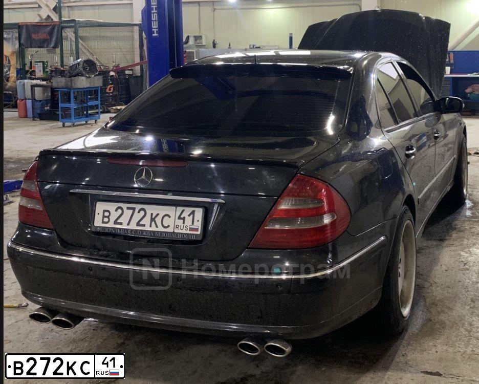 Фото автомобиля MERCEDES E-KLASSE, 2004 — госномер В272КС41. Цвет: ЧЕРНЫЙ