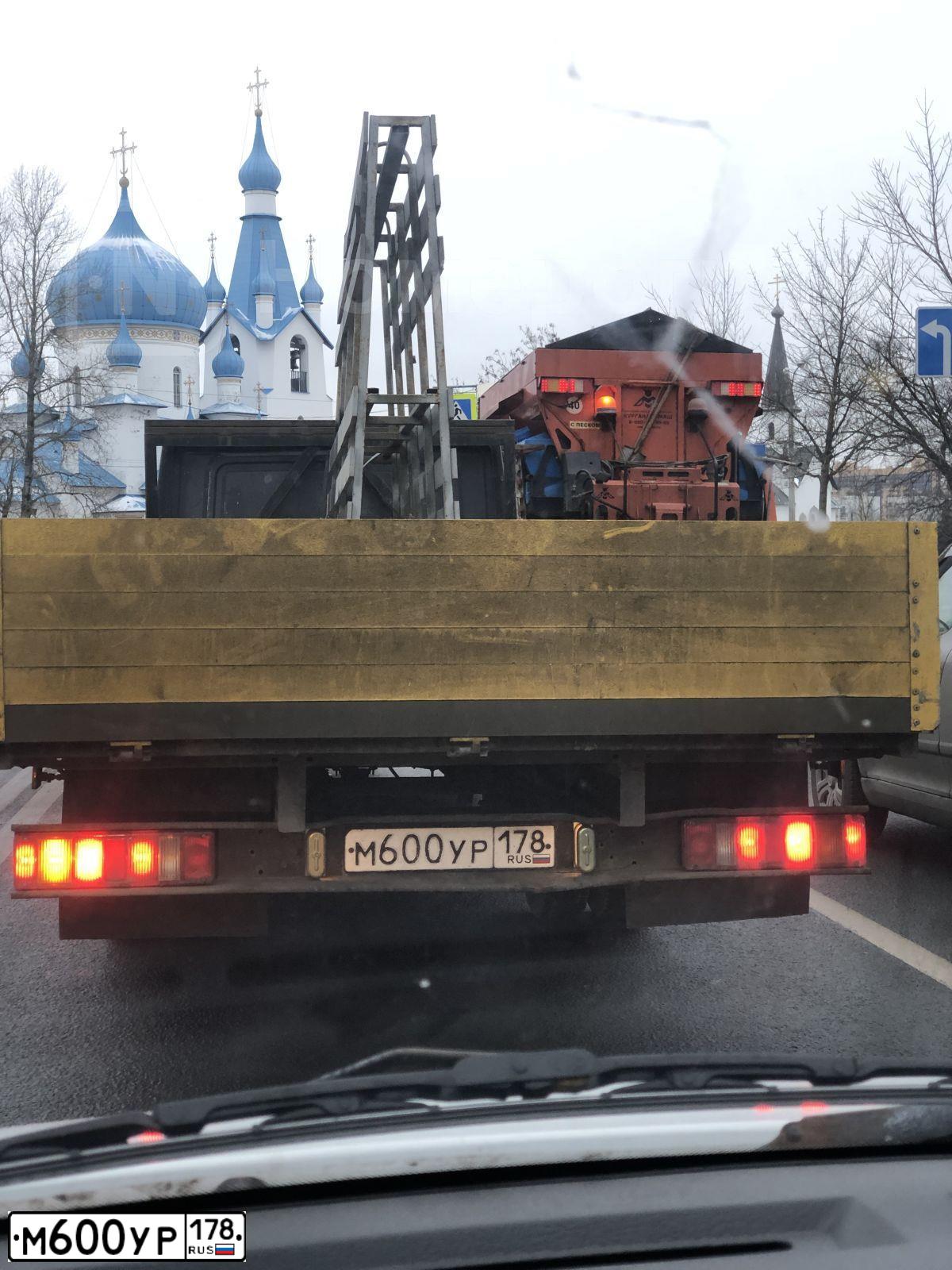 Фото автомобиля GAZ GAZEL NEXT, 2014 — госномер М600УР178. Цвет: Серый