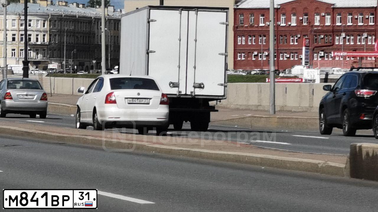 Фото автомобиля HYUNDAI TUCSON, 2008 — госномер М841ВР31. Цвет: ЧЕРНЫЙ