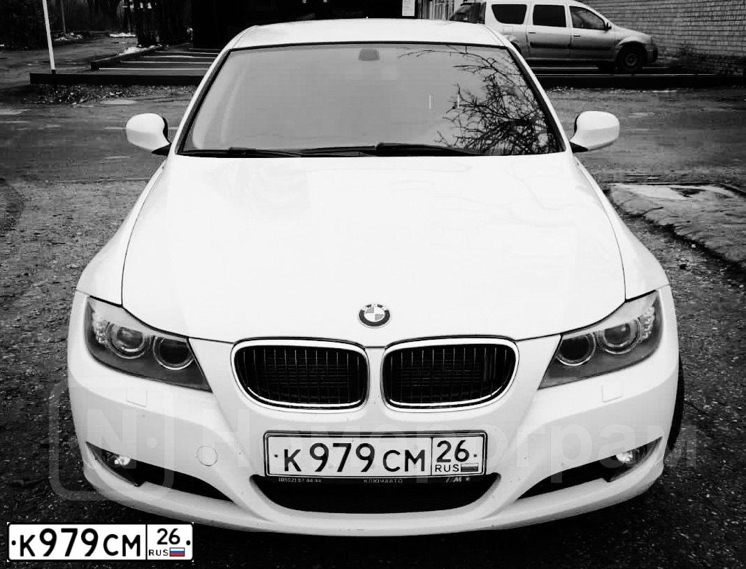 Фото автомобиля MERCEDES E-KLASSE, 1997 — госномер К979СМ26. Цвет: Темно-синий