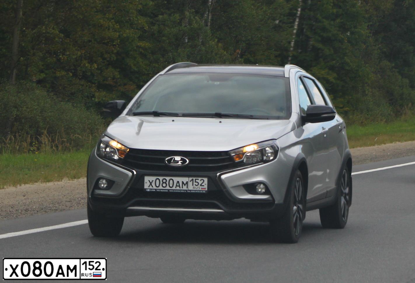 Фото автомобиля VAZ LADA VESTA, 2021 — госномер Х080АМ152. Цвет: Серый