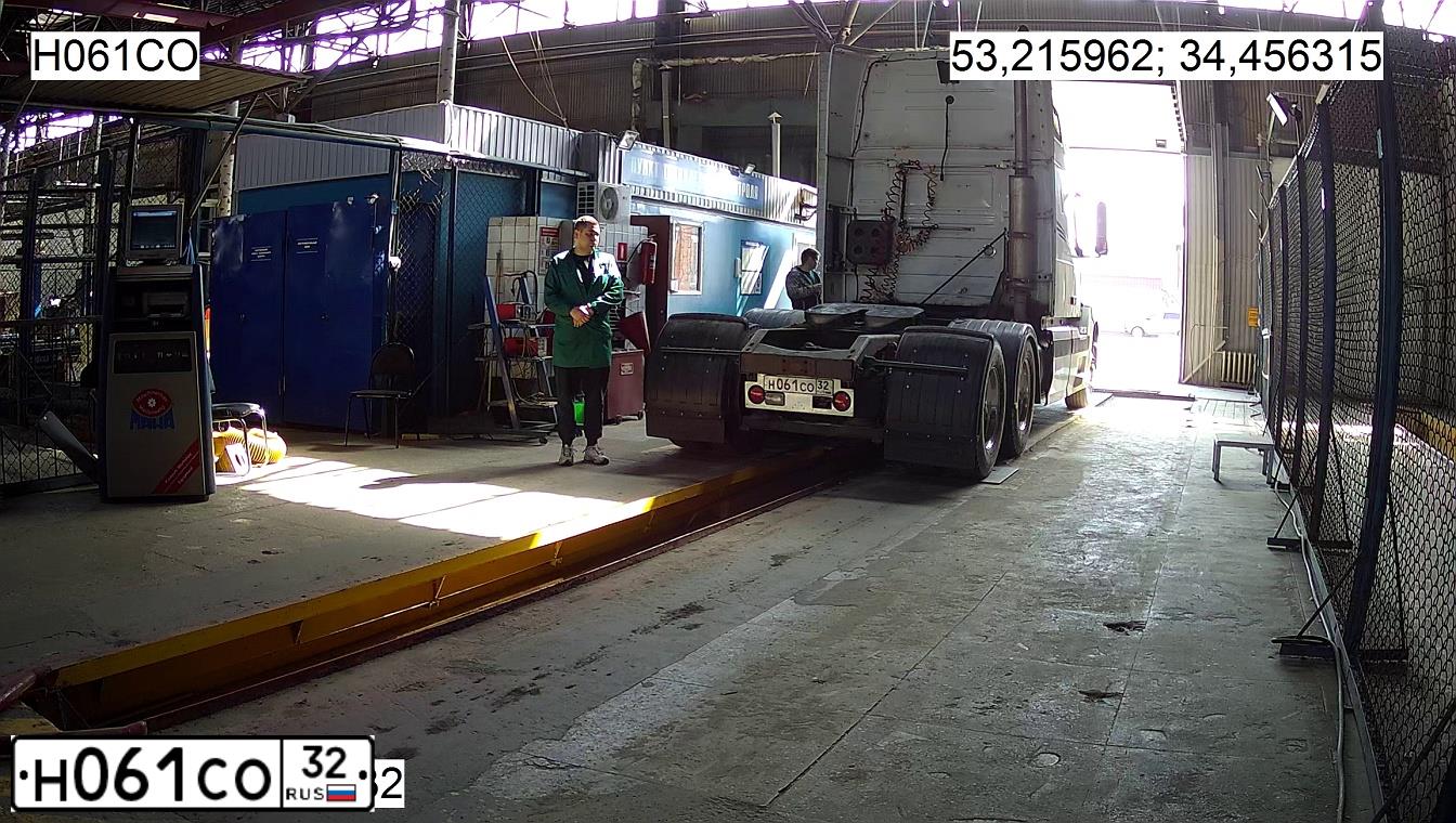 Фото автомобиля VOLVO SERIE VNL /6X4/, 2004 — госномер В552ВВ190. Цвет: Белый