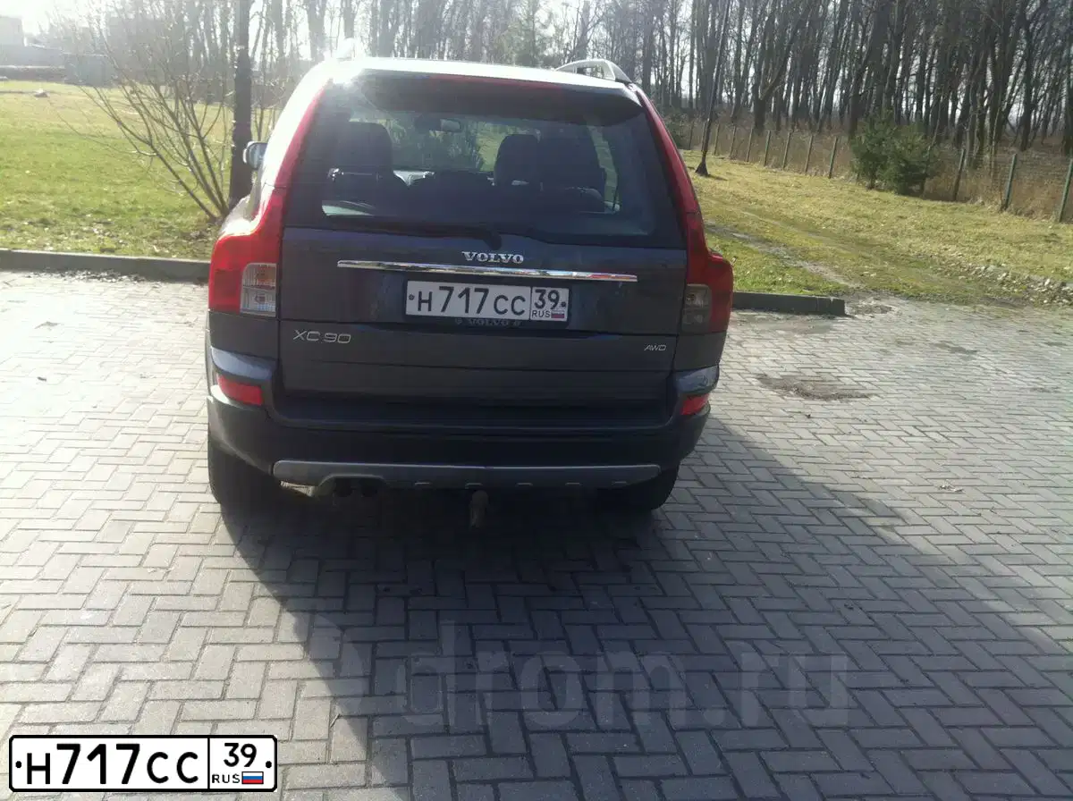 Фото автомобиля VOLVO XC90, 2007 — госномер С094ВЕ39. Цвет: СЕРЫЙ