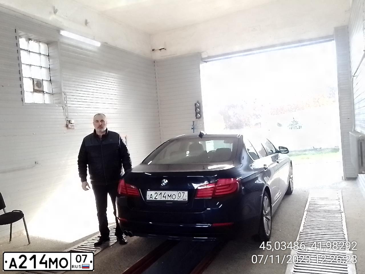 Фото автомобиля BMW 528I, 2010 — госномер С054ЕС05. Цвет: синий