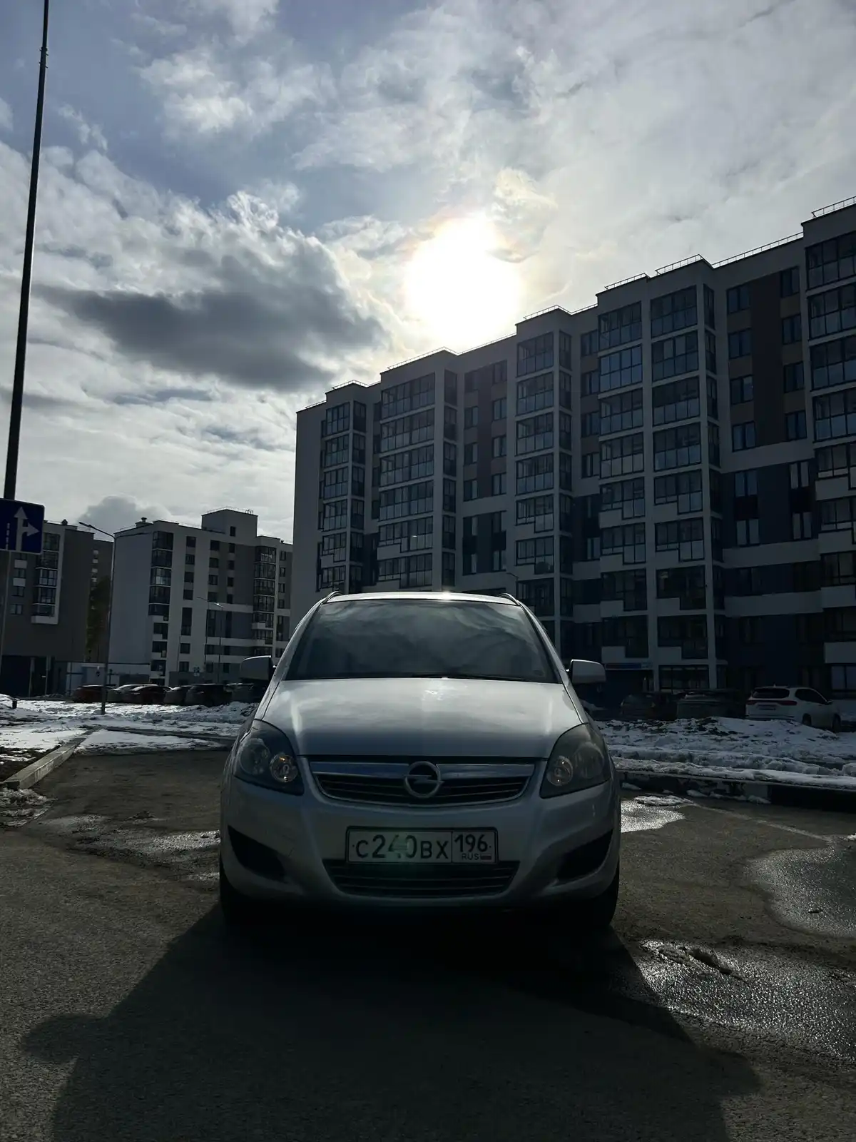Фото автомобиля OPEL ZAFIRA, 2012 — госномер С240ВХ196. Цвет: СЕРЕБРИСТЫЙ