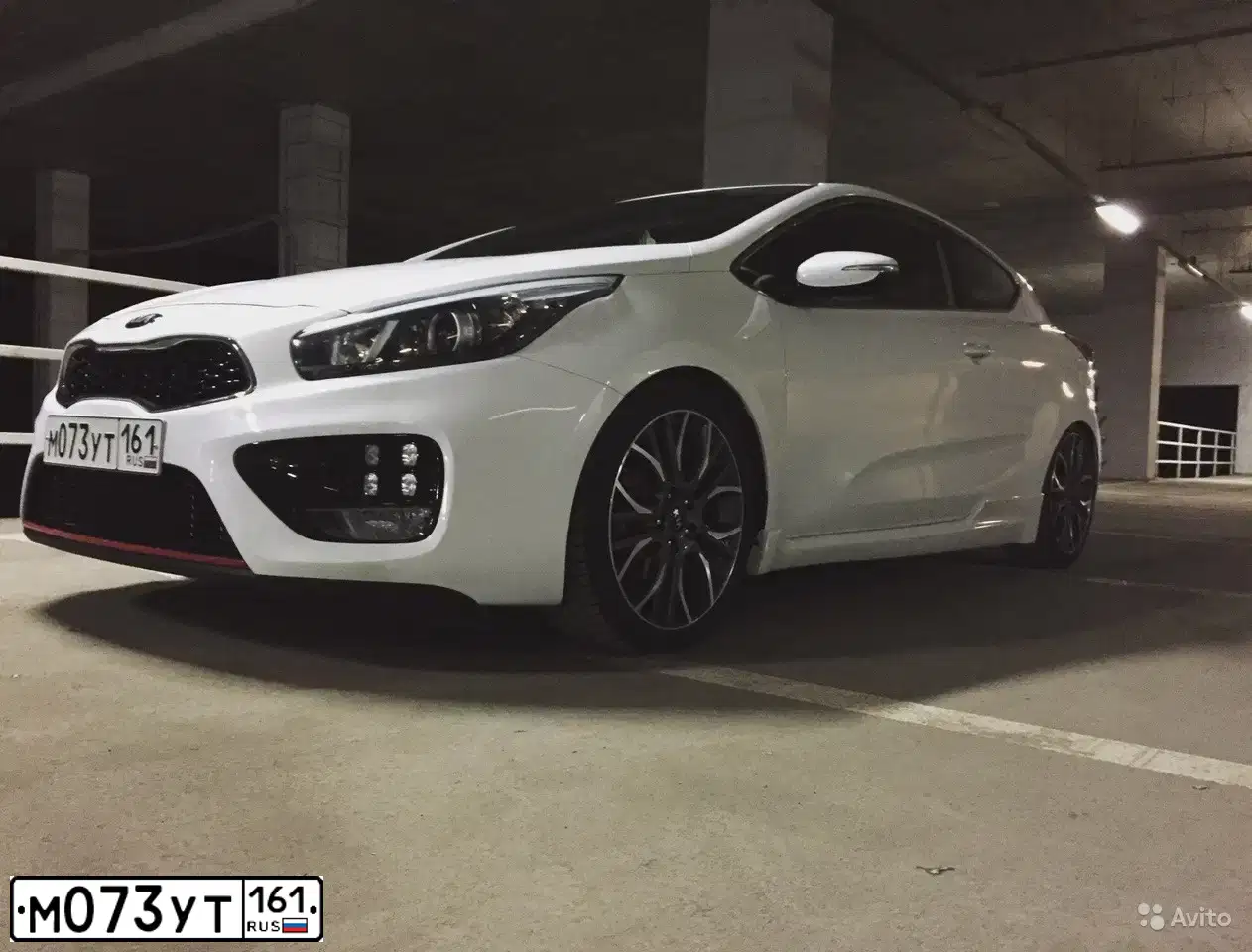 Фото автомобиля KIA CEE'D, 2015 — госномер Т446ТН161. Цвет: Белый