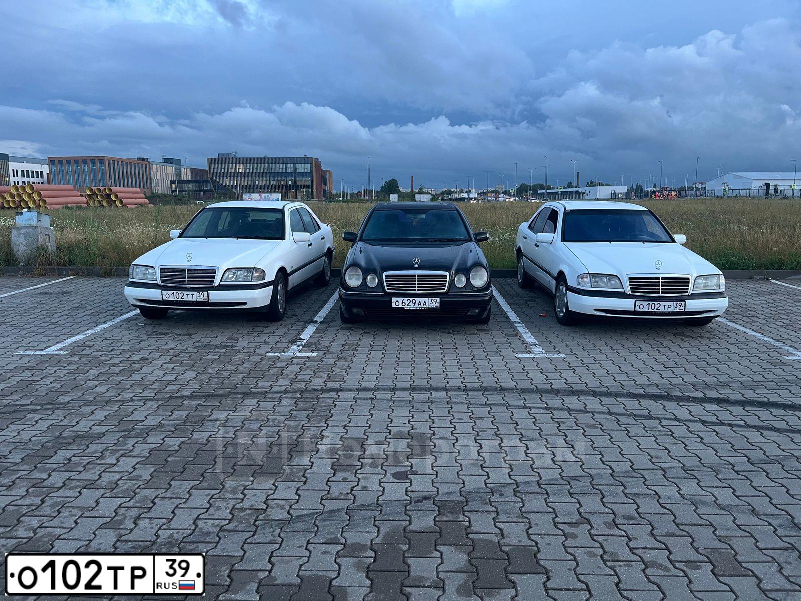 Фото автомобиля MERCEDES C-KLASSE, 1996 — госномер С851ХС39. Цвет: Белый