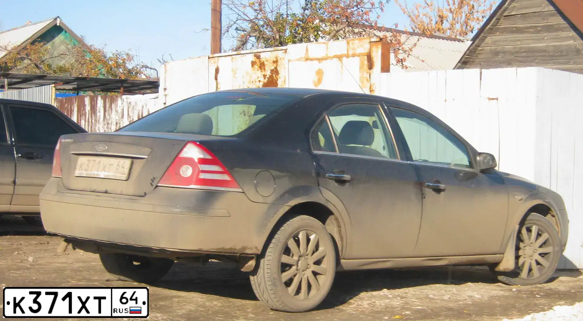 Фото автомобиля FORD MONDEO, 2006 — госномер К371ХТ64. Цвет: ЧЕРНЫЙ