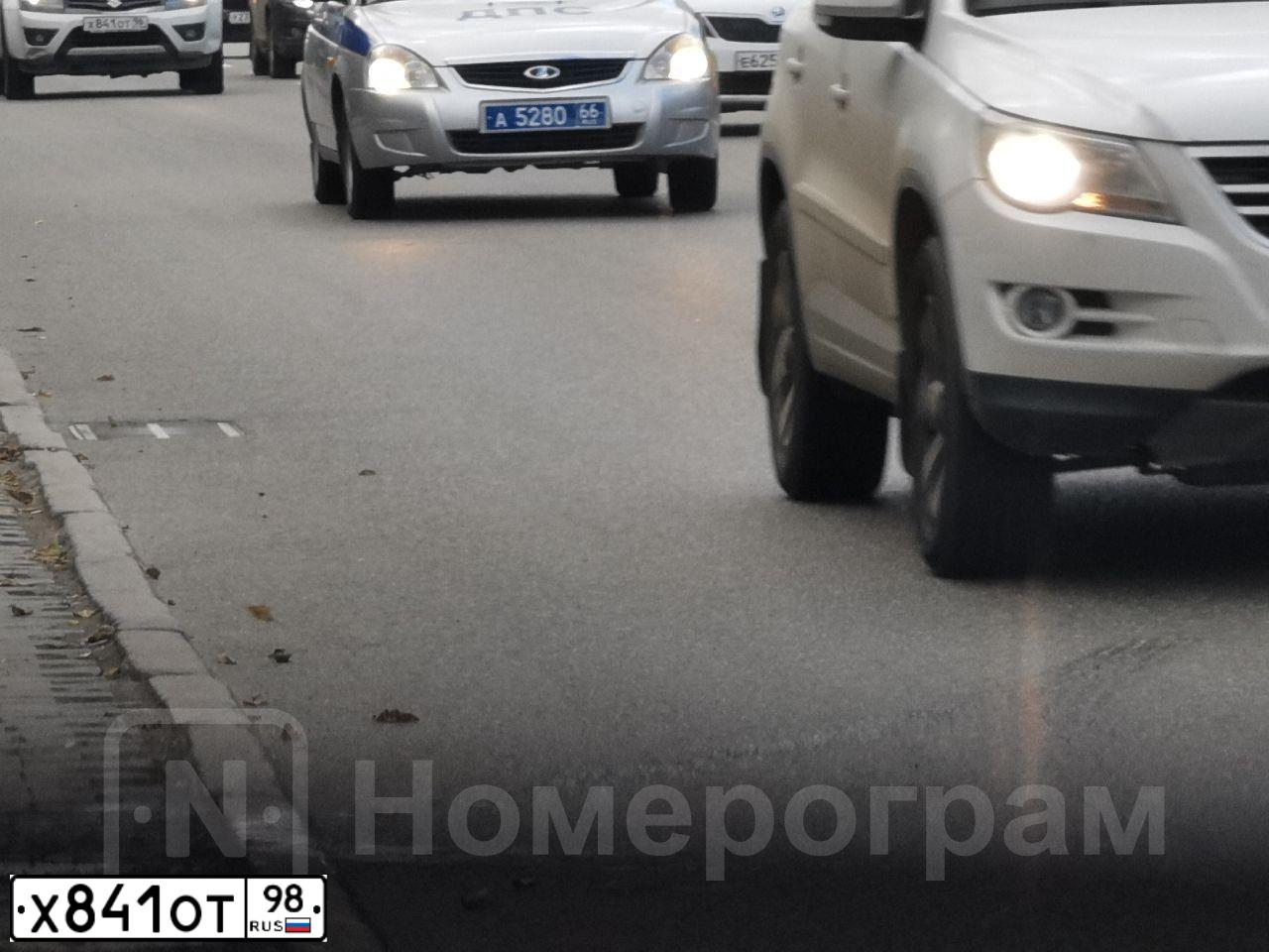 Фото автомобиля MERCEDES S-KLASSE, 2008 — госномер Е072ЕВ181. Цвет: ЧЕРНЫЙ