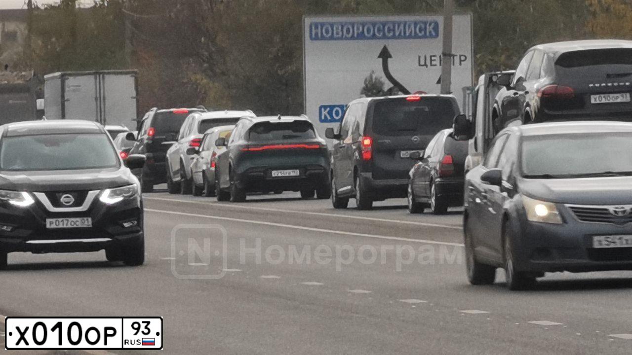 Фото автомобиля PORSCHE КАЕНН ДИЗЕЛЬ, 2016 — госномер В171КУ92. Цвет: ЧЕРНЫЙ