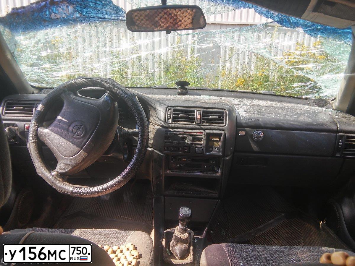 Фото автомобиля OPEL VECTRA, 1993 — госномер У156МС750. Цвет: ВИШНЕВЫЙ ТЕМНЫЙ