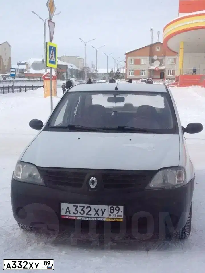 Фото автомобиля RENAULT LOGAN, 2009 — госномер Т663ОЕ55. Цвет: Белый