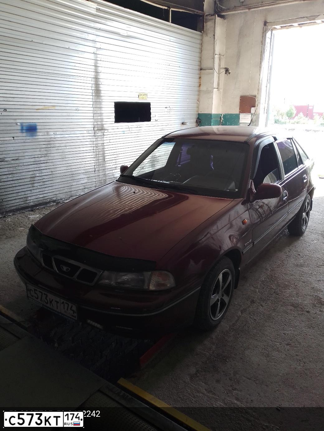Фото автомобиля DAEWOO NEXIA, 2006 — госномер К901РМ102. Цвет: БОРДОВЫЙ