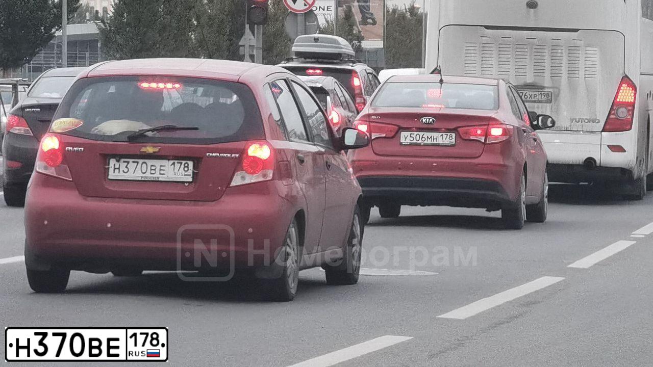 Фото автомобиля CHEVROLET AVEO, 2007 — госномер Н370ВЕ178. Цвет: КРАСНЫЙ