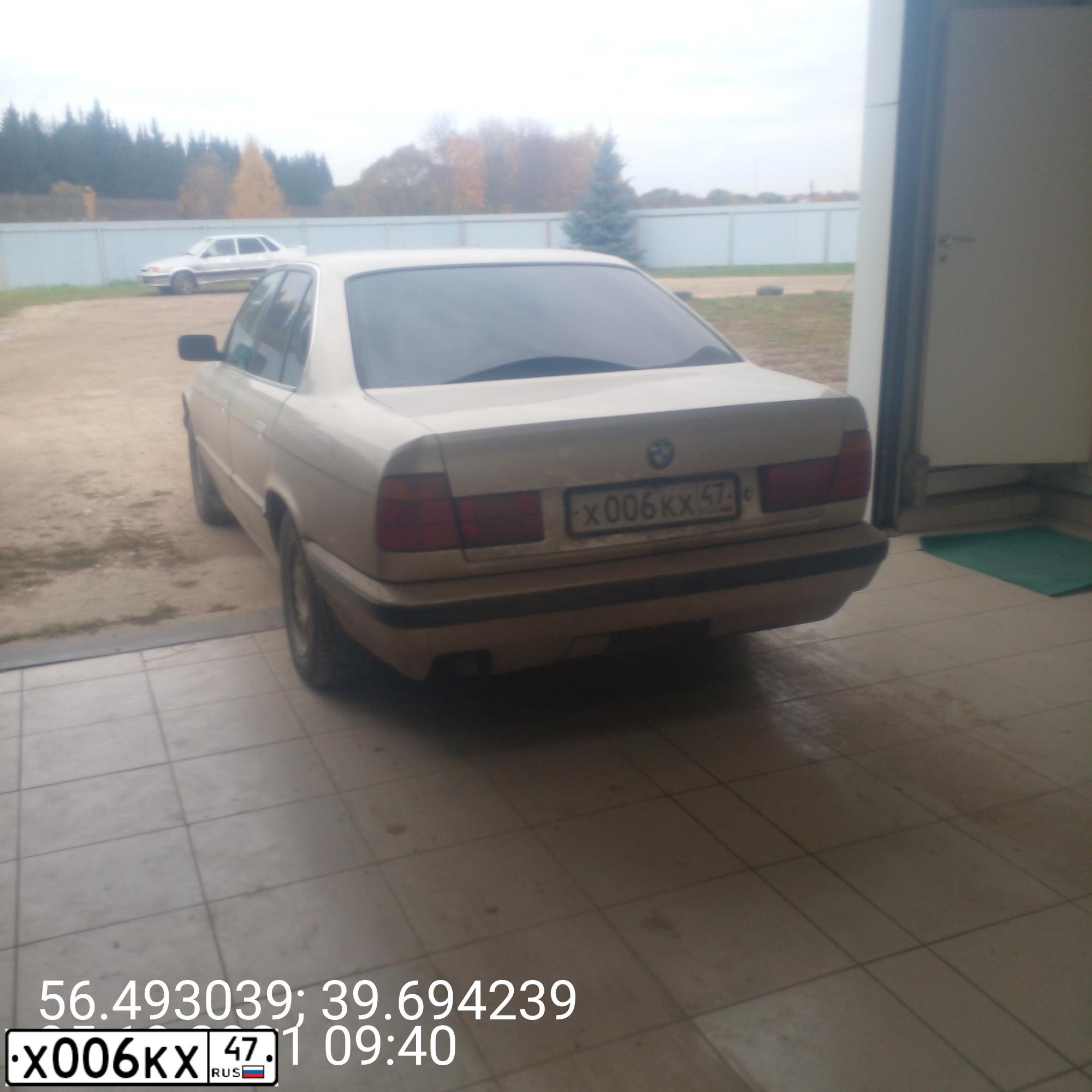 Фото автомобиля BMW SERIE 5, 1988 — госномер Х006КХ47. Цвет: БЕЖЕВЫЙ