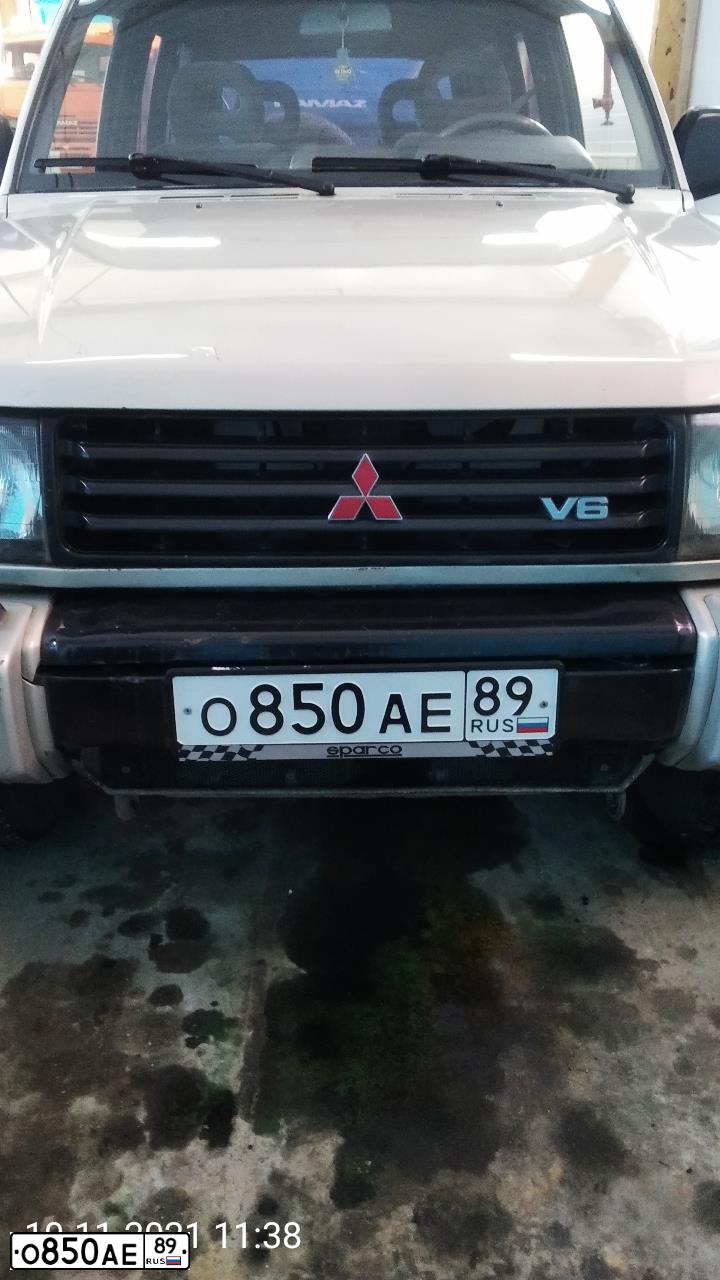 Фото автомобиля MITSUBISHI PAJERO, 1995 — госномер О850АЕ89. Цвет: Белый