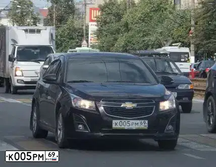 Фото автомобиля NISSAN PRIMERA, 2006 — госномер К005РМ69. Цвет: СЕРЕБРИСТЫЙ